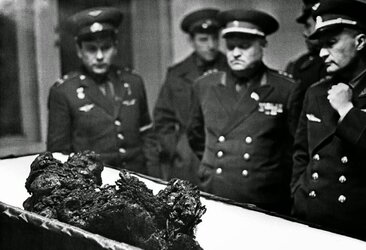 The+remains+of+astronaut+Vladimir+Komarov,+a+man+who+fell+from+space,+1967+(1)[1].jpg