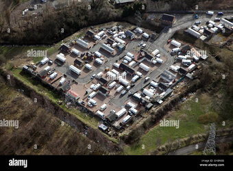 aerial-view-of-a-gypsy-campsite-caravan-site-in-west-yorkshire-uk-EHBN8B.jpg