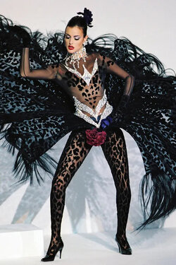 01tmag-mugler-slide-3KRD-articleLarge_jpg.jpg