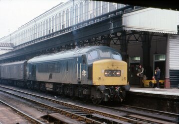 Class_46,_Exeter_St._Davids,_1_January_1976.jpg