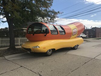 Oscar_Mayer_Weinermobile.jpg