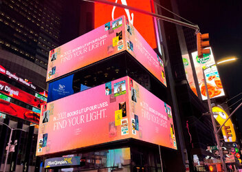 posture6-Penguin Random House Billboard Mockup_Posture Media_Find Your Light2.jpg
