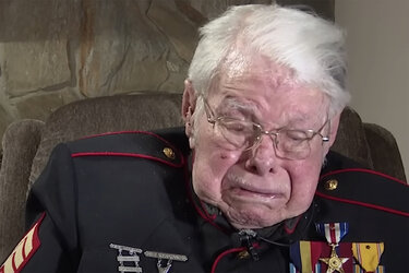 ww2-vet-crying.jpg