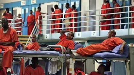 f1nn5ter-prisoners-vlcsnap.png