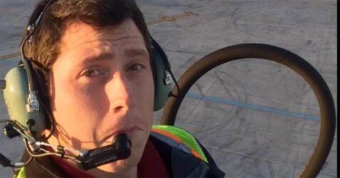 richard-russell-selfie-headphones-1702653306061.jpg