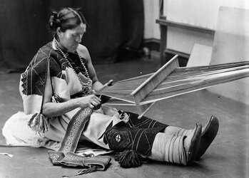 We-Wa,_a_Zuni_berdache,_weaving_-_NARA_-_523796_(cropped).jpg We-Wa,_a_Zuni_berdache,_weaving_-_NARA_-_523796_(cropped).jpg