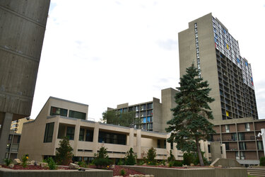 Riverside_Plaza_2014-08-26_-_school.jpg
