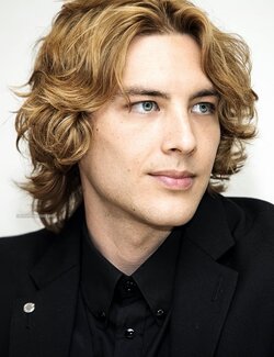 cody-fern-gives-me-tamilin-vibes-v0-i8kl1wo0cutb1.jpg