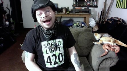 toothless-smile-coming-in-nicely-tooobz-v0-r4oedojwoxnc1-788410313.jpeg