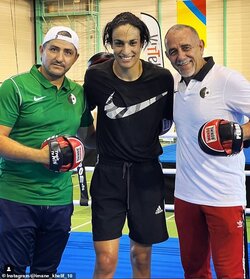 88035097-13697397-Imane_Khelif_is_pictured_in_the_centre_during_a_training_session-a-56_172251...jpg