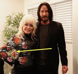 keanu-hover-hands-facial-expression.jpg
