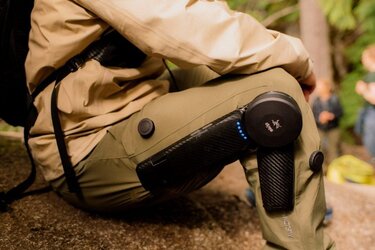 skip-mo-go-hiking-trousers-arcteryx_dezeen_2364_col_4-852x568.jpg
