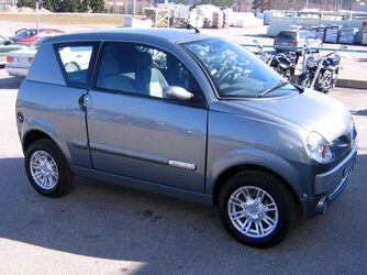 800px-Aixam_Light_Quadricycle (1).jpg
