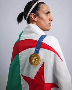 imane-khelif-poses-with-her-gold-medal-after-the-2024-paris-v0-18ue1oxavfid1.jpg