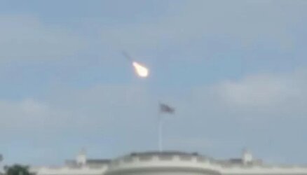missile_shot_down_by_aa_above_white_house__shaky__blurry_photo_of_the_sky.jpg