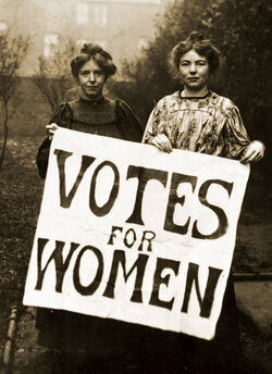 Annie_Kenney_and_Christabel_Pankhurst_(cropped).jpg