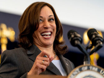 Kamala-Harris-side-laugh-ap-640x480.jpg