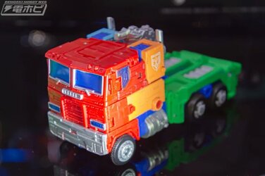 Daily Prime - Bump Of Chicken Optimus Prime Rolls Out at Tokyo Toy Show 2024 (14)__scaled_800.jpg