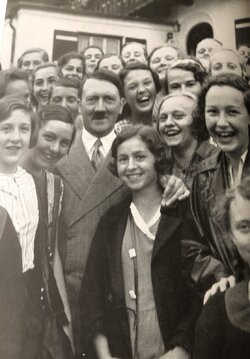 Hitler Abseits.58-10.jpg
