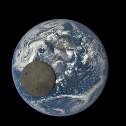 2015_epic_earthmoonstill.jpg