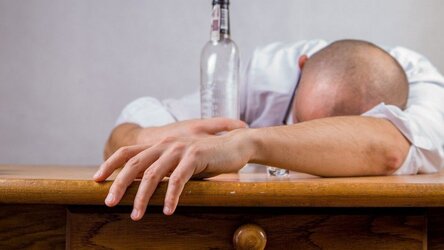 alcohol_and_stress-990x558.jpg