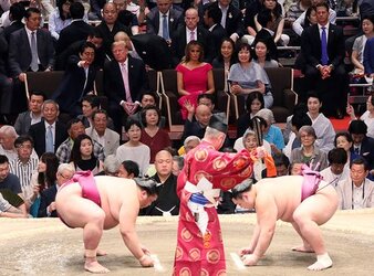 trump abe sumo.jpg