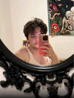 Screenshot_20241006-191004_Grindr.jpg