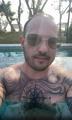 Screenshot_20241006-191725_Grindr.jpg