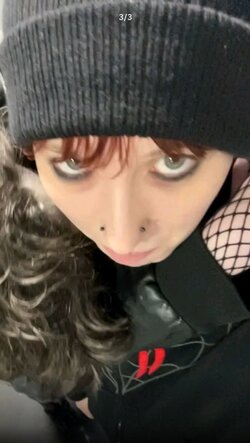 Screenshot_20241006-191803_Grindr.jpg