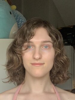 does-my-hair-have-split-ends-or-other-obvious-signs-of-v0-57t293zdixtd1.jpg