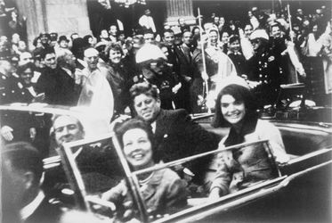 John_F._Kennedy_motorcade,_Dallas_crop.png