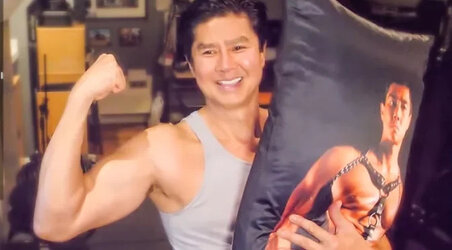Van-Dakimakura.jpg