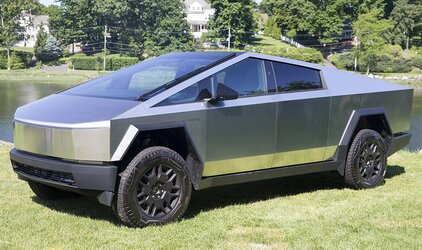 2024_Tesla_Cybertruck_Foundation_Series,_front_left_(Greenwich).jpg