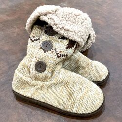 knitted mukluks.jpg