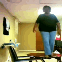 eggtyun-falling-reaction-reactionmeme.gif