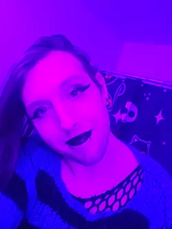 update-we-definitely-did-some-experimenting-with-make-up-v0-ibuw7xgveg0e1.webp