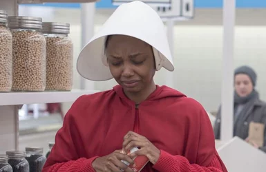 The-handmaids-tale-season-three-june-osborne-elisabeth-moss-deleted-scene-heroic-hulu-2582660.jpg