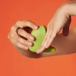 kiwi-pelvic-people-dezeen_dezeen_2364_col_3-852x852.webp