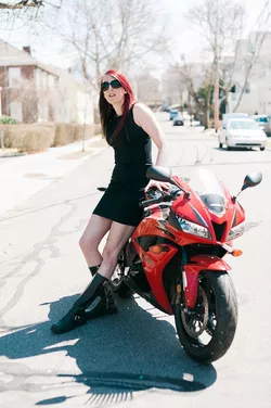 Brianna_Wu_next_to_Motorcycle.jpg