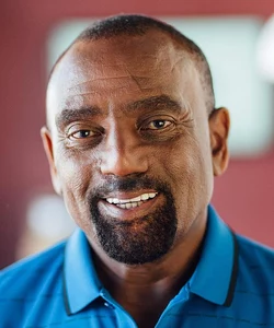 640px-Jesse_Lee_Peterson_at_BOND_2015_cropped-2763834483.jpg