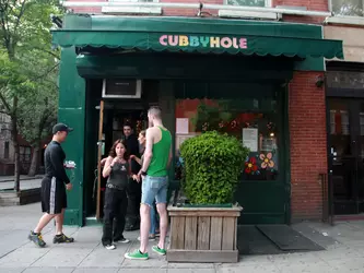 andy-cohen-cubbyhole-one-andy-34078896-1.webp