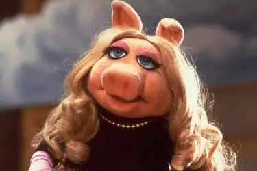 miss-piggy-1979-2-053124-77e3c66e34534b01b69c7ce488a3fd74.jpg