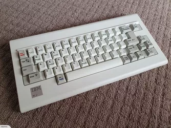800px-Pcjr_front.jpg