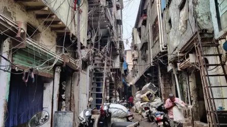 IMAGE-5-Narrow-bylanes-of-Dharav.png