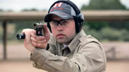 concealed-carry-flashlight-techniques-1.jpg