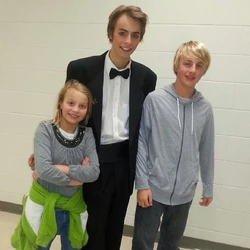 2014 pic of Jake Weddle with 2 siblings.jpg