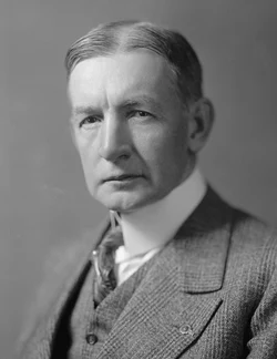 Portrait_of_Vice_President_Charles_Dawes_of_Illinois,_1925.jpeg