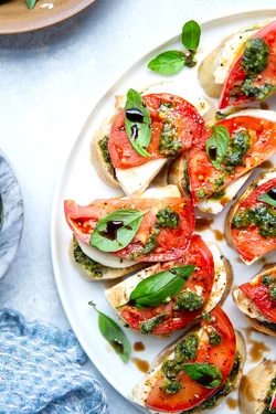 Caprese-Bruschetta-Closeup-Left.jpg