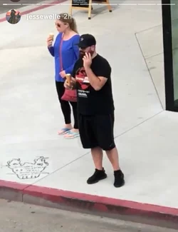 DTtJR5dVoAA7zkK.jpg