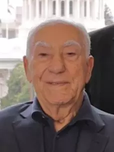 Angelo_Tsakopoulos,_2022_(cropped).png